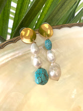 Cargar imagen en el visor de la galería, Freshwater Baroque Pearl Gold Dangle Drop Earrings with Turquoise