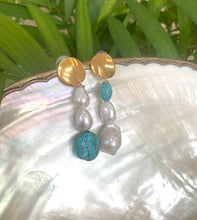 Cargar imagen en el visor de la galería, Freshwater Baroque Pearl Gold Dangle Drop Earrings with Turquoise