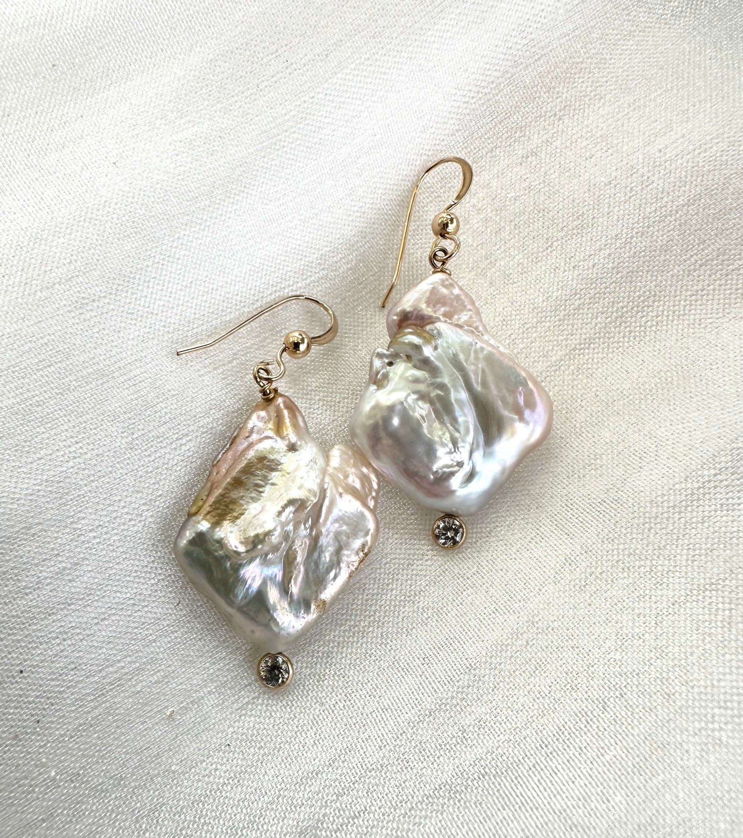 Boucles d'oreilles pendantes en perles en forme de diamant | Crochets 14 kGF | Zircone cubique transparente