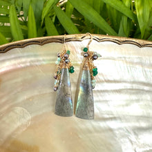 Cargar imagen en el visor de la galería, Labradorite, Amazonite, Green Onyx & Black Pearls Cluster Earrings