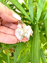 Carica l'immagine nel visualizzatore di Gallery, Diamond Shape Pearl Drop Earrings & Clear Cz