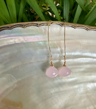 Cargar imagen en el visor de la galería, Rose Quartz Briolettes Threader Earrings