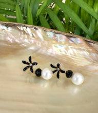 Cargar imagen en el visor de la galería, Edison White Pearls & Black Spinel Earrings