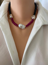 Cargar imagen en el visor de la galería, Hot Pink Jade Tourmaline Necklace | Handcrafted Baroque Pearl Design