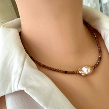 Cargar imagen en el visor de la galería, Hessonite Garnet Necklace with Golden Pink Baroque Pearl, Gold