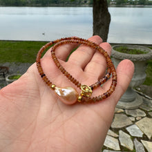 Cargar imagen en el visor de la galería, Hessonite Garnet Necklace with Golden Pink Baroque Pearl, Gold