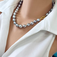 Cargar imagen en el visor de la galería, Classy Grey Pearl Necklace & Gold Marine Clasp