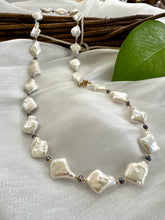 Carica l'immagine nel visualizzatore di Gallery, Diamond Shape White Pearls Necklace with Black Pearls 14K GF