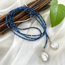 Carica l'immagine nel visualizzatore di Gallery, Blue Kyanite & Large Baroque Pearls Lariat Necklace