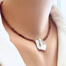Cargar imagen en el visor de la galería, Minimalist Pink Tourmaline Necklace, with Keshi Pearl