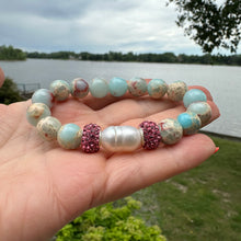 Carica l'immagine nel visualizzatore di Gallery, Add a touch of elegance and sparkle to your wrist with this stunning pale blue sediment Jasper and Freshwater Pearl Stretchy Bracelet, adorned with shimmering pink rhinestones for a touch of glamour