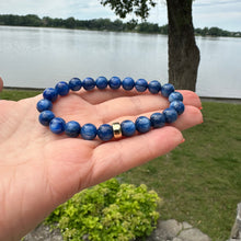 Lade das Bild in den Galerie-Viewer, Denim Blue Kyanite Stretch Bracelet in 6 or 8mm, 14K GF