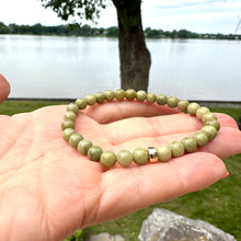 Carica l'immagine nel visualizzatore di Gallery, Olive Green Jasper Stretch Bracelet in 6 or 8mm, 14K GF