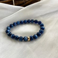 Lade das Bild in den Galerie-Viewer, Denim Blue Kyanite Stretch Bracelet in 6 or 8mm, 14K GF