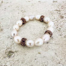 Lade das Bild in den Galerie-Viewer, White Pearl Stretch Bracelet, Golden Rhinestones