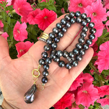 Carica l'immagine nel visualizzatore di Gallery, Black Pearl Necklace with Removable Baroque Pendant