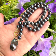 Carica l'immagine nel visualizzatore di Gallery, Black Pearl Necklace with Removable Baroque Pendant