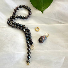 Carica l'immagine nel visualizzatore di Gallery, Black Pearl Necklace with Removable Baroque Pendant