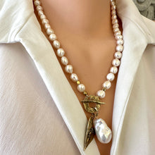 Carica l'immagine nel visualizzatore di Gallery, Pearl Toggle Necklace & Artisan Gold Bronze Stitched Heart Pendant