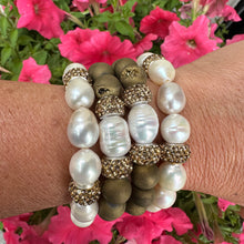 Lade das Bild in den Galerie-Viewer, White Pearl Stretch Bracelet, Golden Rhinestones