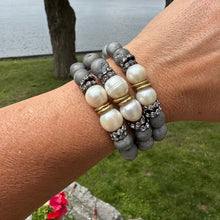 Carica l'immagine nel visualizzatore di Gallery, Silver Grey Druzy Agate & Pearls Stretch Bracelet