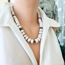 Carica l'immagine nel visualizzatore di Gallery, White Button Pearl Necklace, Rhinestone Beads