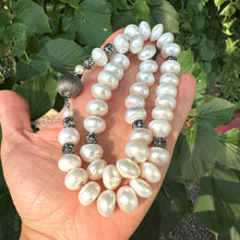 Carica l'immagine nel visualizzatore di Gallery, White Button Pearl Necklace, Rhinestone Beads