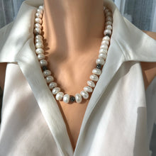 Carica l'immagine nel visualizzatore di Gallery, White Button Pearl Necklace, Rhinestone Beads