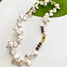 Carica l'immagine nel visualizzatore di Gallery, Keshi Pearls with Garnet, Citrine or Peridot Necklace