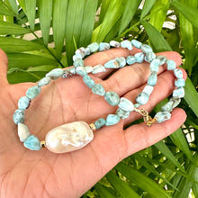 Cargar imagen en el visor de la galería, Fall in love with the soothing blues of Larimar and the timeless elegance of baroque pearls! This necklace features dreamy, ocean-inspired Larimar gemstones nuggets, perfectly complemented by the organic beauty of a stunning baroque pearl, 18 inches