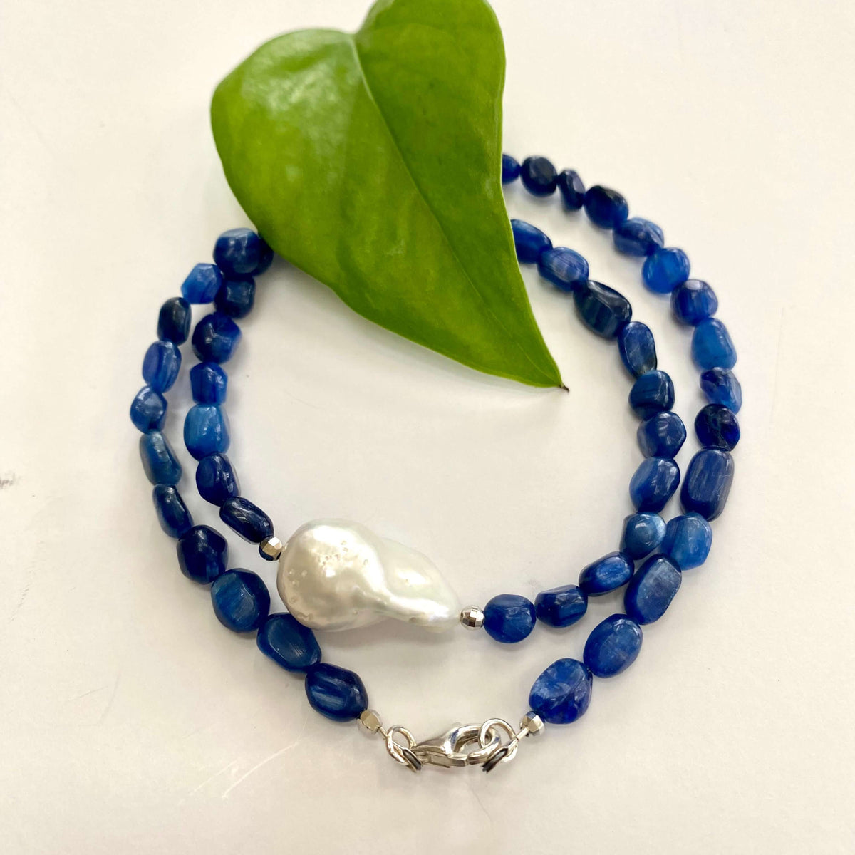 Collier en kyanite et perles baroques avec perles et fermoir en argent sterling, 43 cm