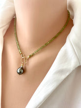 Lade das Bild in den Galerie-Viewer, Peridot Toggle Necklace & Tahitian Baroque Pearl Pendant