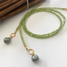 Lade das Bild in den Galerie-Viewer, Peridot Toggle Necklace & Tahitian Baroque Pearl Pendant