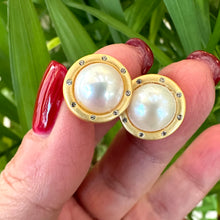 Carica l'immagine nel visualizzatore di Gallery, White Edison Mabe Pearl stud earrings with CZ accents in gold vermeil-plated silver, ideal for bridal jewelry and special occasions.