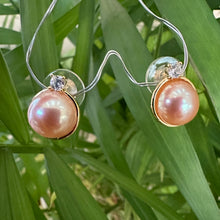Cargar imagen en el visor de la galería, Golden Edison Mabe Pearl stud earrings with 10-11mm pearls, CZ accents, and gold vermeil-plated silver settings, perfect for minimalist and elegant style.