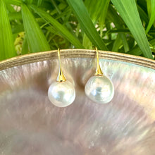 Carica l'immagine nel visualizzatore di Gallery, Large White Edison Pearl Drop Earrings, Gold