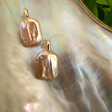 Cargar imagen en el visor de la galería, Oversize Golden Peach Rectangular shaped Pearl Drop Earrings