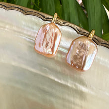 Cargar imagen en el visor de la galería, Oversize Golden Peach Rectangular shaped Pearl Drop Earrings