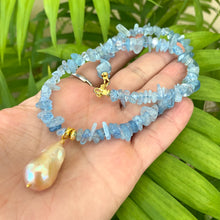 Cargar imagen en el visor de la galería, Aquamarine Necklace With Golden Pink Baroque Pearl Pendant