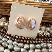 Carica l'immagine nel visualizzatore di Gallery, Golden pink rectangle baroque pearl stud earrings packaged with gemstones, luxury handcrafted jewelry designed in Canada.