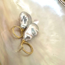 Carica l'immagine nel visualizzatore di Gallery, Grey baroque pearl hoop earrings displayed on white pearl shell, designed and handmade in Canada.