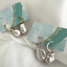 Cargar imagen en el visor de la galería, White Baroque Pearl Earrings – silver and gold pairs on turquoise package and white cloth background