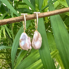 Charger l'image dans la galerie, Pink baroque pearl hoop earrings hanging from branch with green leaves, elegant gold vermeil handcrafted jewelry from Canada.