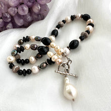 Cargar imagen en el visor de la galería, Black Onyx, Black & White Pearls Toggle Necklace
