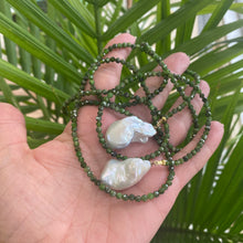 Charger l'image dans la galerie, Green Diopside & Baroque Pearls Lariat Wrap Necklace