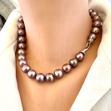 Charger l'image dans la galerie, Metallic Edison Pearl Necklace featuring large pearls in shades of purple and a silver clasp, handcrafted design.