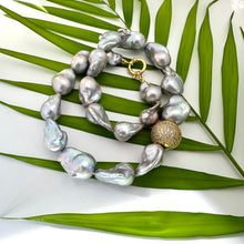 Charger l'image dans la galerie, Silver grey baroque pearl necklace close up on green leaf background