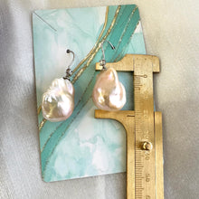 Cargar imagen en el visor de la galería, Golden Baroque Pearl Earrings – measured for size against turquoise backdrop with ruler