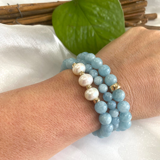 Aquamarine pearl bracelet featuring 8mm Aquamarine beads and 9-10mm freshwater pearls on a wrist.