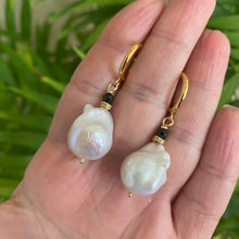 Charger l'image dans la galerie, White Baroque Pearl Hoop Earrings, with Black Spinel and Diamonds Pave Accent, Baroque Pearls Drop Earrings, Gold Vermeil Plated Silver. Drop length 30mm